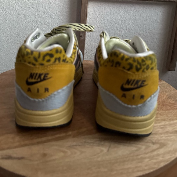 Nike Air Max 1 "Great Indoors Corduroy" Sneakers women’s sz: 9 - Picture 9 of 13